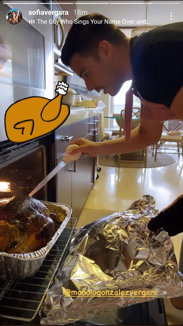 Photos: Hollywood stars show off kitchen preparations for 2021 Thanksgiving Dinner