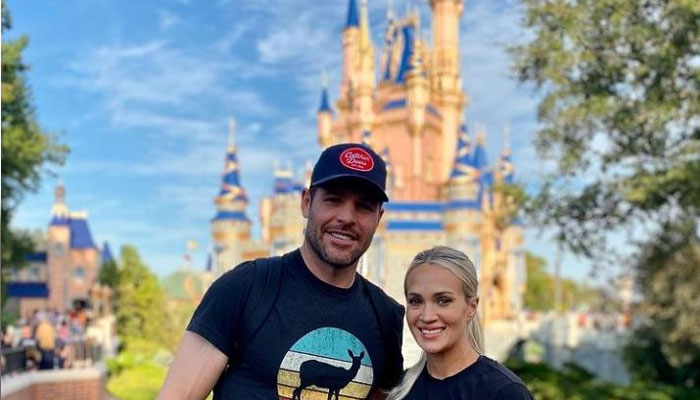 Carrie Underwood kicks off 2021 Thanksgiving weekend with family Disney trip