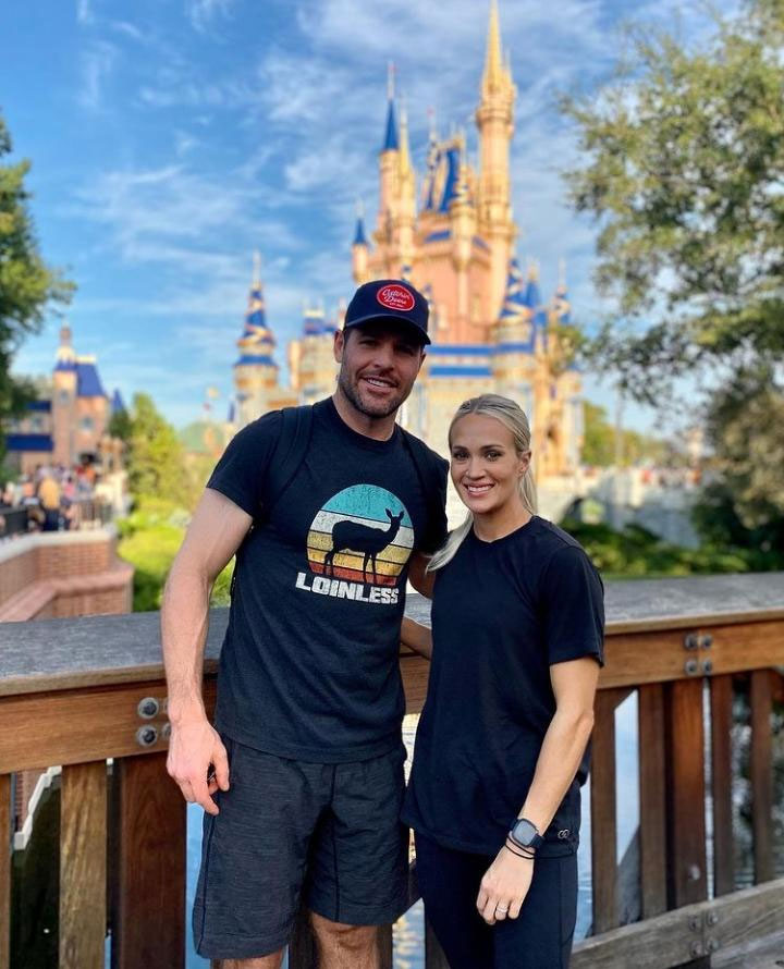 Carrie Underwood kicks off 2021 Thanksgiving weekend with family Disney trip