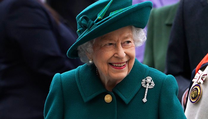 Queen takes comfort from work amid most difficult time of reign
