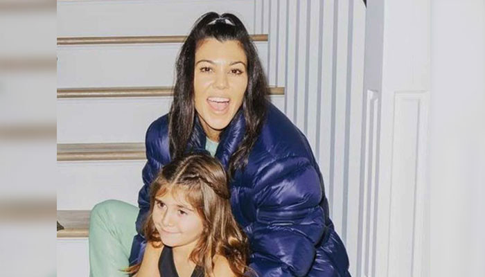 Kourtney Kardashian melakukan perjalanan ski Thanksgiving dengan anak-anak