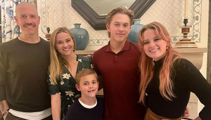Reese Witherspoon’s all smiles as she celebrates Thanksgiving with family