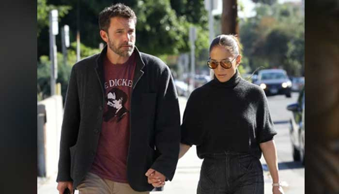 Jennifer Lopez dan Ben Affleck menunjukkan kasih sayang yang manis dalam kencan romantis baru