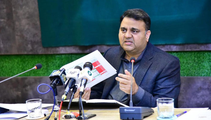 Minister for Information and Broadcasting Fawad Chaudhry briefing the media on decisions taken by the federal cabinet, in Islamabad, on November 30, 2021. — PID