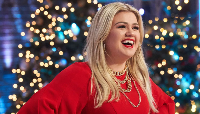 Kelly Clarkson weighs in on ‘looming struggles’ for 2021 Christmas