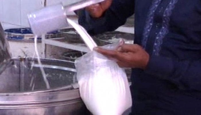Milk is being sold at Rs 140 per litre against the government rate of Rs 110 in Karachi. Photo: file