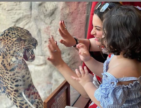 Photos: Aiman Khan, Muneebt Butt take daughter Amal out in Dubai zoo