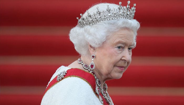 Ratu Elizabeth mengeluarkan peringatan atas ‘jatuhnya House of Windsor’ yang tak terhindarkan