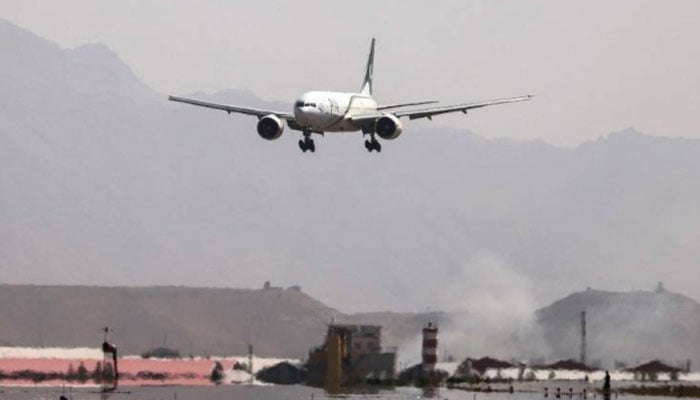 A passenger plane is landing at Kabul airport. Photo: file