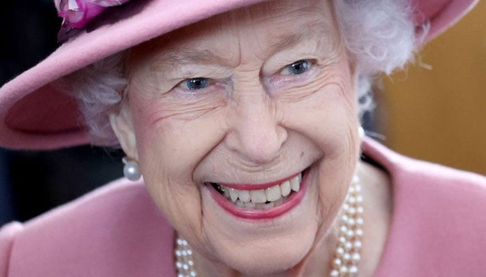 How Queen Elizabeth buys Christmas presents for her children: Report