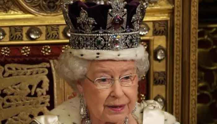 Berapa harga Mahkota Penobatan Ratu?