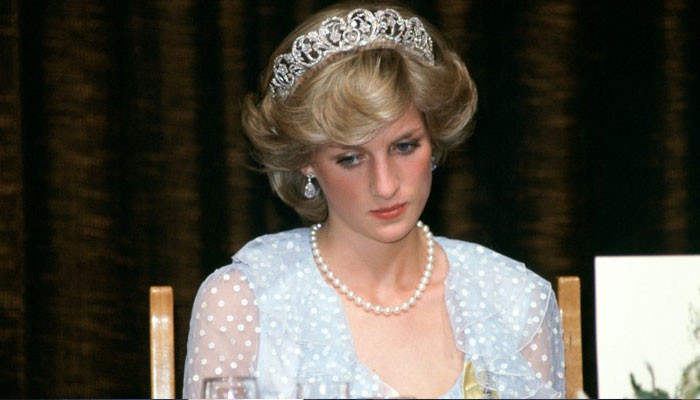 Putri Diana ditinggalkan sendirian untuk Natal lalu jauh dari Pangeran William, Harry: lapor