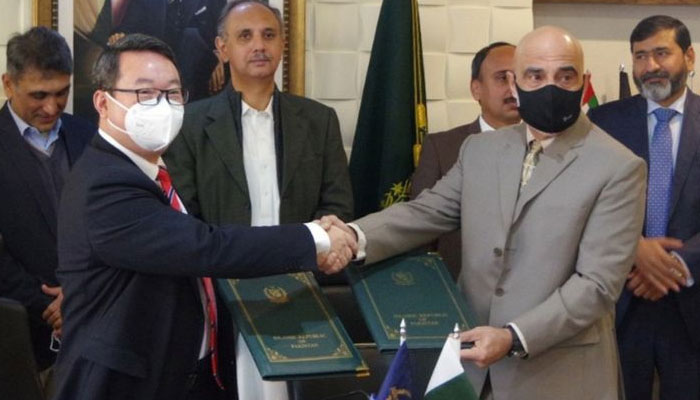 Pakistan dan Asian Development Bank menandatangani enam perjanjian pembiayaan senilai $1,54 miliar.  Foto: ADB Twitter