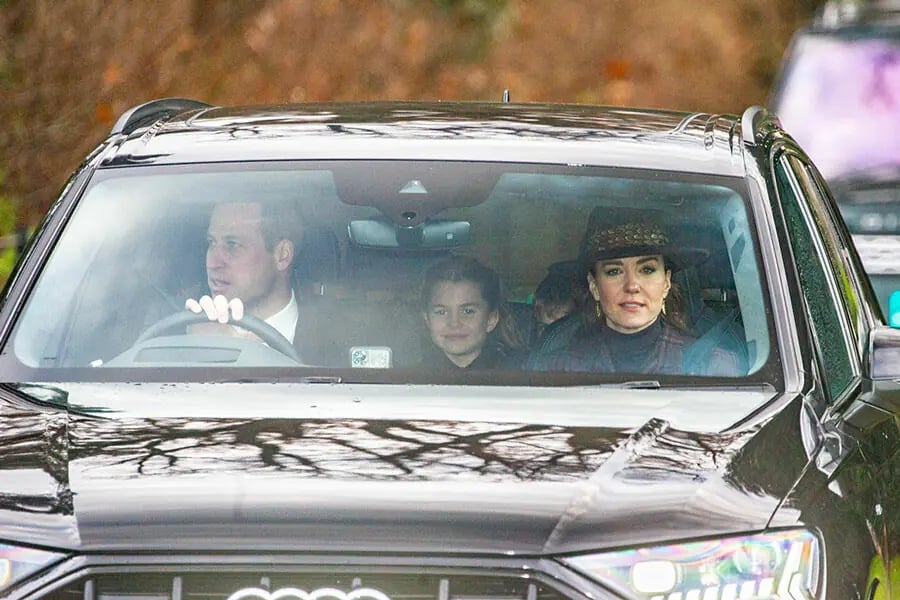El príncipe William y Kate se van al servicio de Navidad con sus hijos