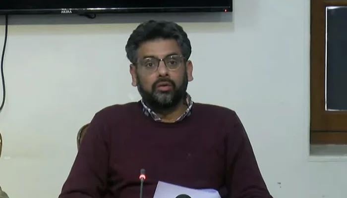 Finance Ministry spokesperson Muzzammil Aslam addressing a press conference in Karachi, on January 1, 2022. — YouTube
