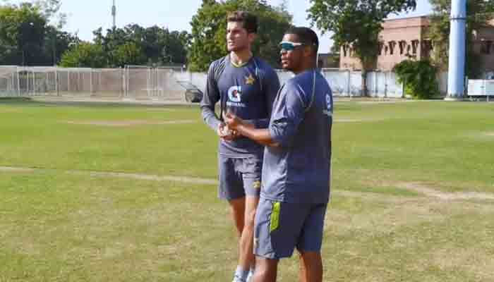 Vernon Philander gives tips to Pakistans Shaheen Afridi during a training session. Photo: Geo.tv/ file