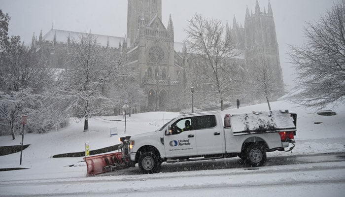 Roads are being cleared of snow as the US capital Washington and nearby states face the biggest snowstorm in two years. Agencies