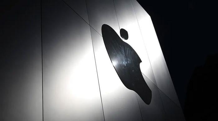 Apple makes record to become first US firm to reach $3 tr