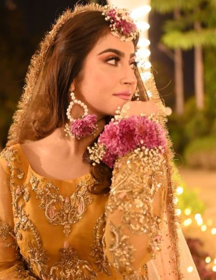 Hiba Bukhari glows in ethereal look on her Mayun: See Photos