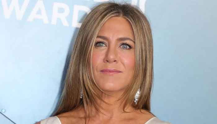 Jennifer Aniston pays tribute to Peter Bogdanovich