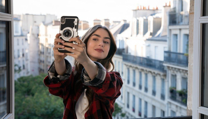 ‘Emily in Paris’ diperbarui untuk musim 3 dan 4 di Netflix