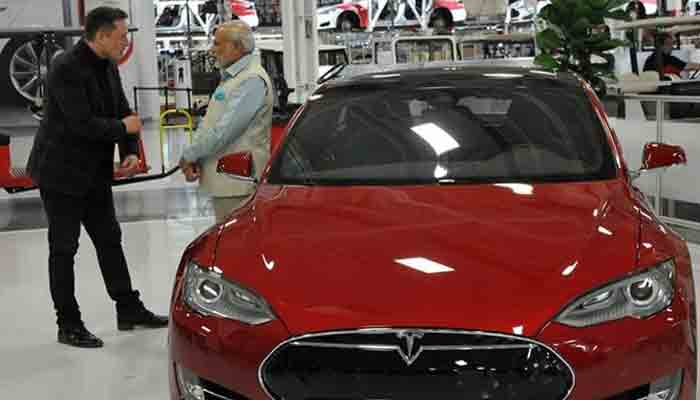 Pemilik Tesla Elon Musk dengan PM India Narendra Modi.  File foto Rediff.com