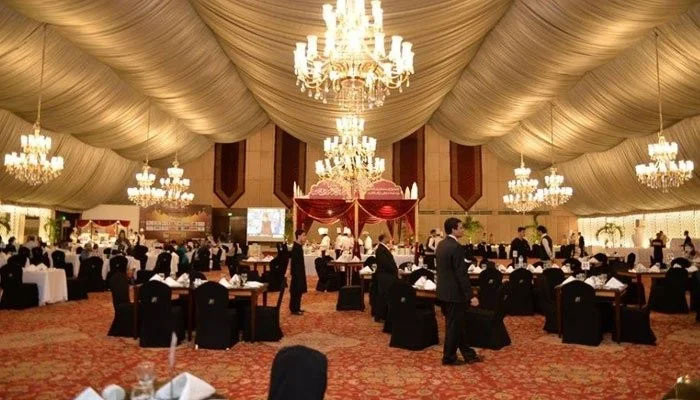 Pemerintah pertimbangkan untuk memberlakukan larangan makan di pesta pernikahan