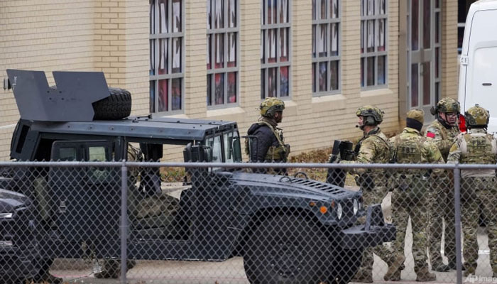 Man takes several capatives at Texas synagogue