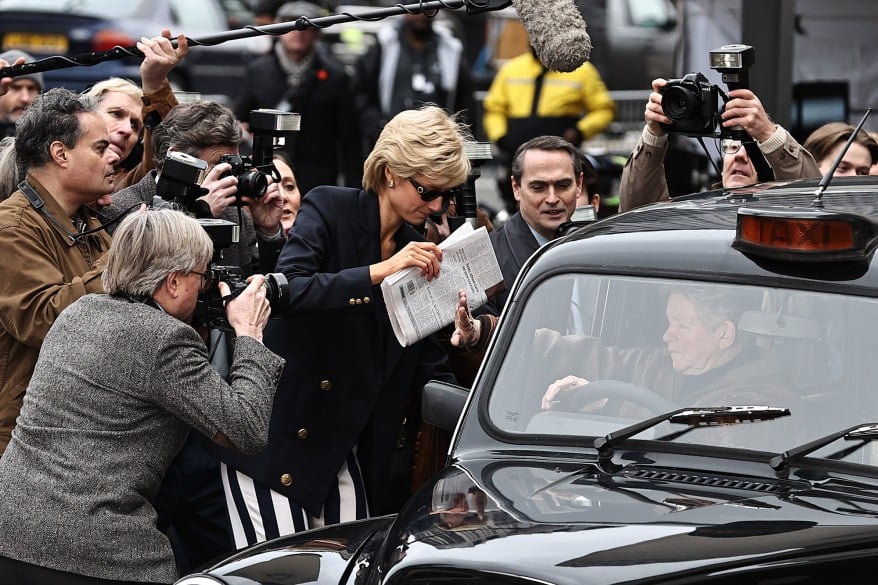 Elizabeth Debicki mirrors Princess Diana surrounded by paps on sets of ‘The Crown’