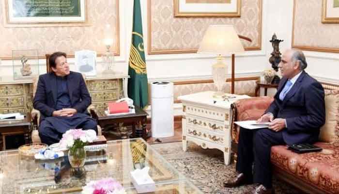 Prime Minister Imran Khan meets Mahmood-ul-Hassan at the PM House on January 20, 2022. — Photo by author.