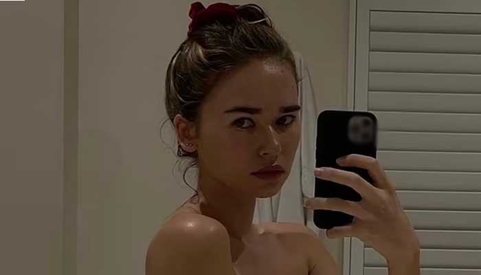 Gabriella Brooks slays in towel mirror selfie