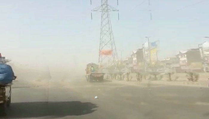 The death toll from the gusty winds-related incident rises to six in Karachi. Photo: Twitter