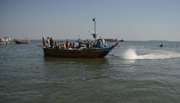 38 nelayan hilang saat tiga kapal tenggelam di dekat Thatta
