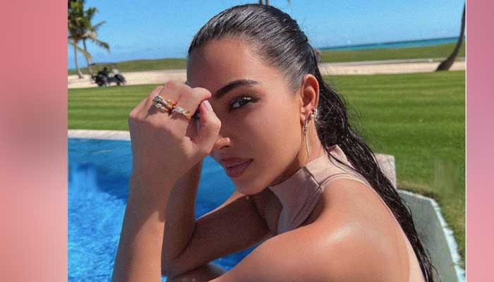 Kim Kardashian sends fans into frenzy as she flaunts gym-honed physique in new pool-side pics - The News International