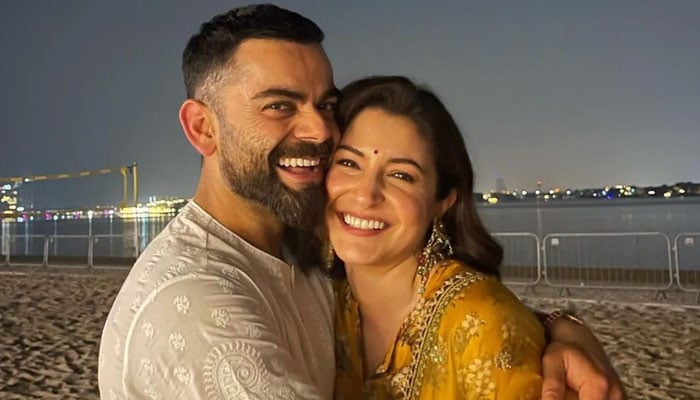 Fans call out broadcasters for revealing Anushka Sharma, Virat Kohli’s daughters face