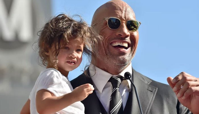 Dwayne ‘The Rock’ Johnson dikerjai oleh putrinya, video membuat internet kagum