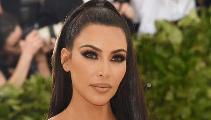 Kim Kardashian removes bikini-clad snaps after criticism