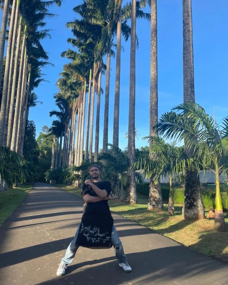Hiba Bukhari, Arez Ahmed opt for unusual honeymoon outfits in Srilanka