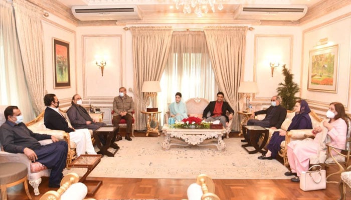 PPP leaders Bilawal Bhutto-Zardari and former president Asif Ali Zardari along with PML-N leader Shahbaz Sharif, Maryam Nawaz and Hamza Shahbaz can be seen discussing issues during a meeting on February 5, 2022. — Twitter/MediaCellPPP