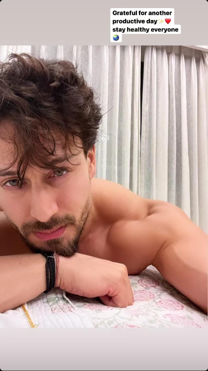 Tiger Shroff  flaunts his well- toned muscles in his latest post