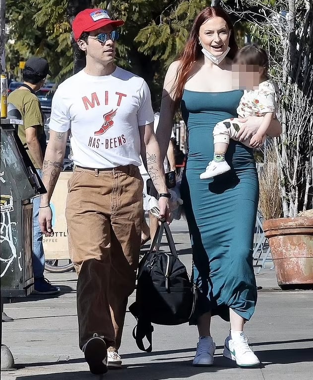 Joe Jonas, Sophie Turner spotted out with daughter Willa in family weekend outing