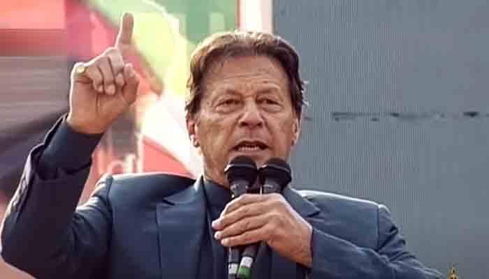 Prime Minister Imran Khan addressing a public rally in Mandi Bahauddin. Screengrab/Geo News