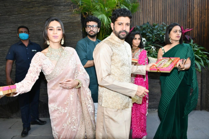 Farhan Akhtar, Shibani Dandekar hand out sweets in first appearance as married couple