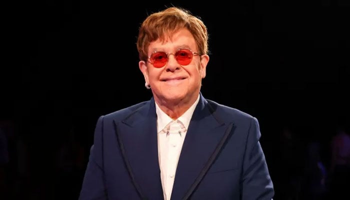 Elton John forced to emergent land private jet after hydraulic failure