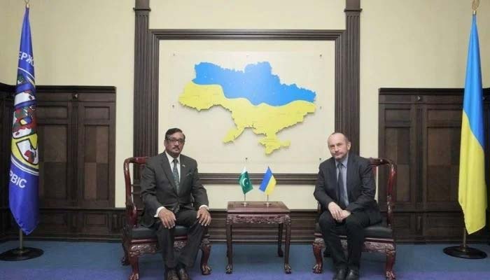 Ambassador Islamic Republic of Pakistan Dr Noel . Khokhar with the Minister for Strategic Industries of Ukraine Pavlo Ryabikin. — Twitter/@PakinUkraine