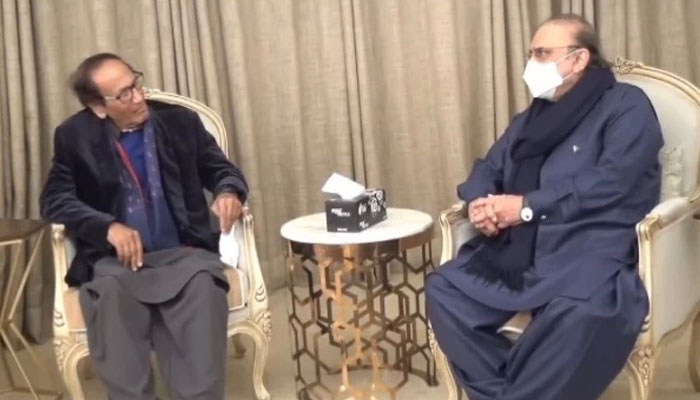 PML-Q President Chaudhary Shujaat Hussain and PPP co-chairman Asif Ali Zardari. Photo: file