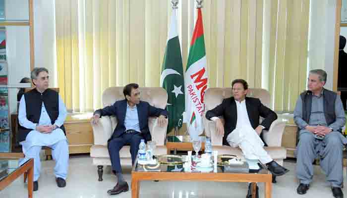 Prime Minister Imran Khan (C) meets MQM-P leadership during his visit to Karachi. -Radio Pakistan