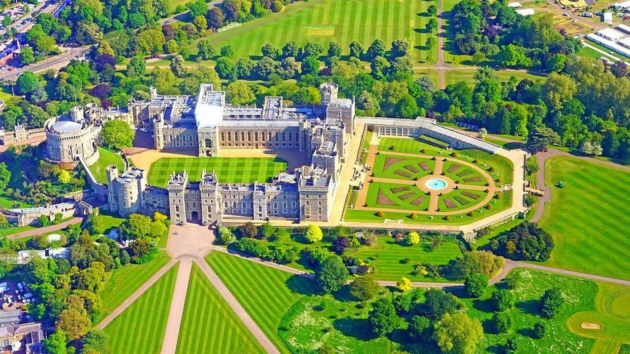 Queen Elizabeth keeping an eye on Windsor Castle escape hatch for ‘emergencies’