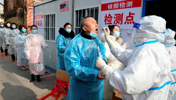 China melaporkan hampir 3.400 kasus virus harian dalam wabah terburuk dalam dua tahun