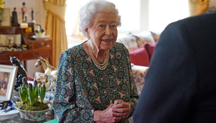 Royal experts have warned that Queen Elizabeth’s mobility issues are worsening